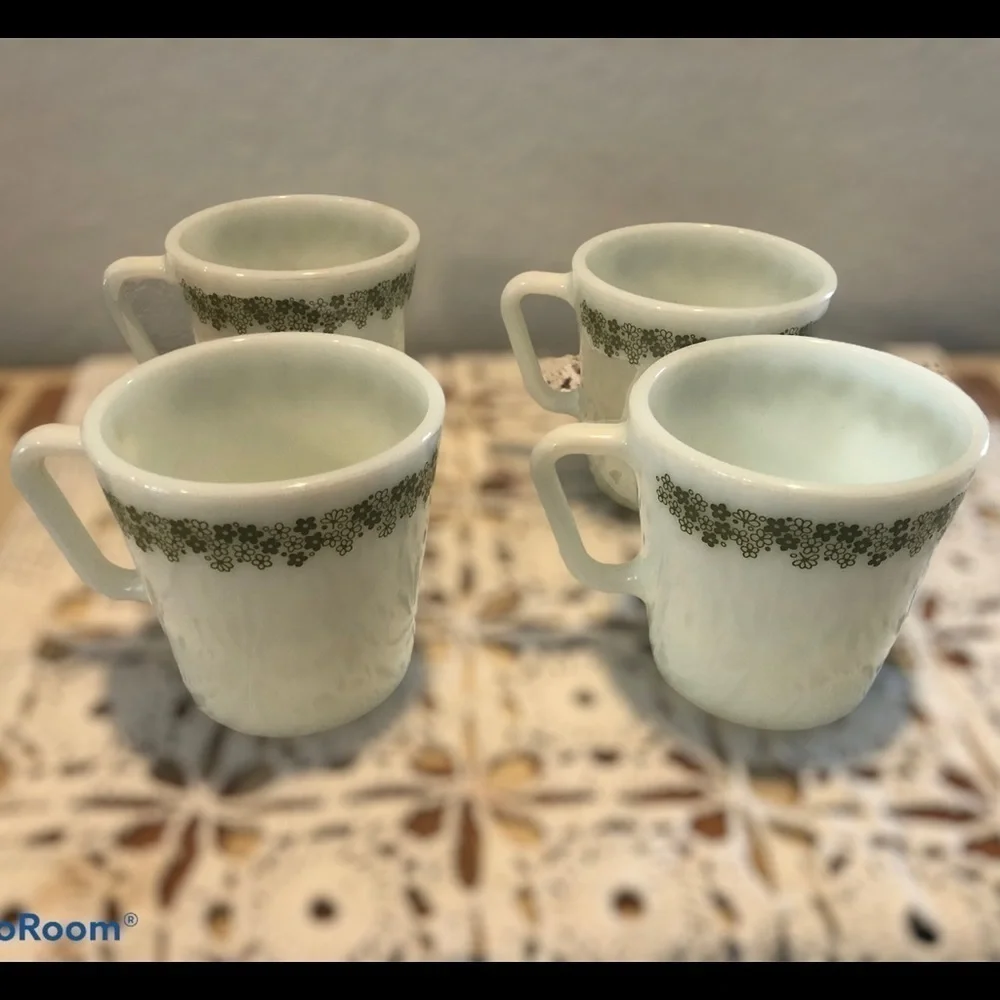 VTG Pyrex Daisy Coffee Mugs Set of 4 White/Green Mid Century Grandma’s Kitchen